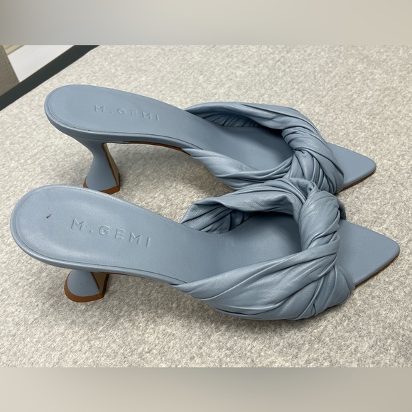 M. Gemi size 8 open toe heals in periwinkle - Picture 4 of 4